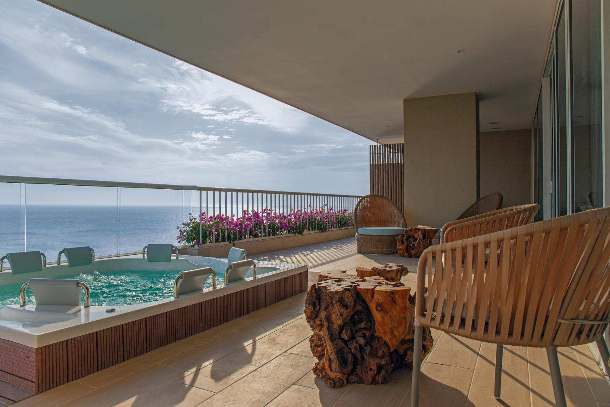 Hotel Irotama Lago Santa Marta  Exterior photo Balcony with a jacuzzi